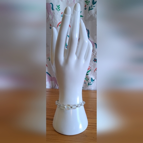 EUC Beautiful Aurora Borealis Opalite Mermaid Glass & Silk Bracelet Jewelery - Picture 1 of 4